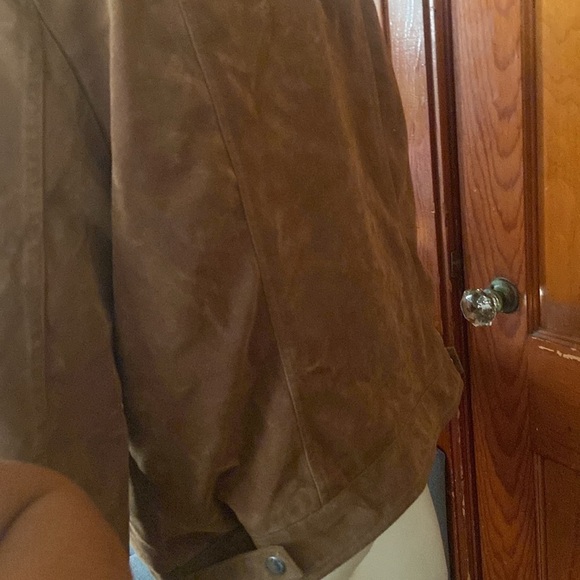 Levi's Women's Classic Sherpa Lined Trucker Jacket Cognac - Picture 9 of 16